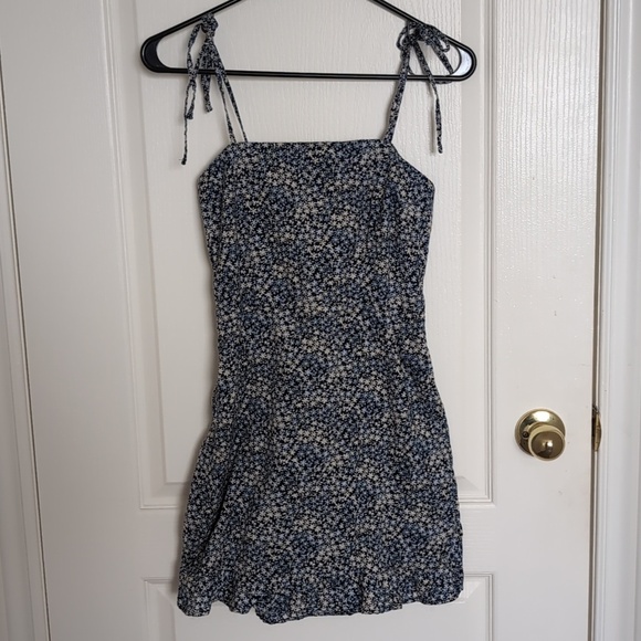Floral Print Tie-strap Dress - Picture 5 of 8